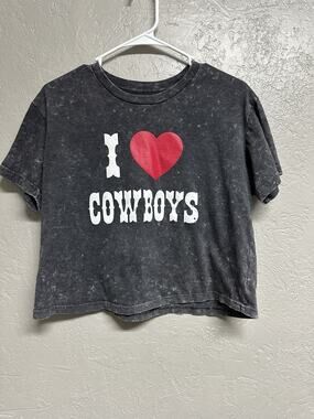 Rebellious One I Love Cowboys Crop Top Women’s Small Graphic Tee